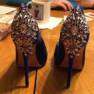 Badgley Mischka Sapphire Satin Sz 8